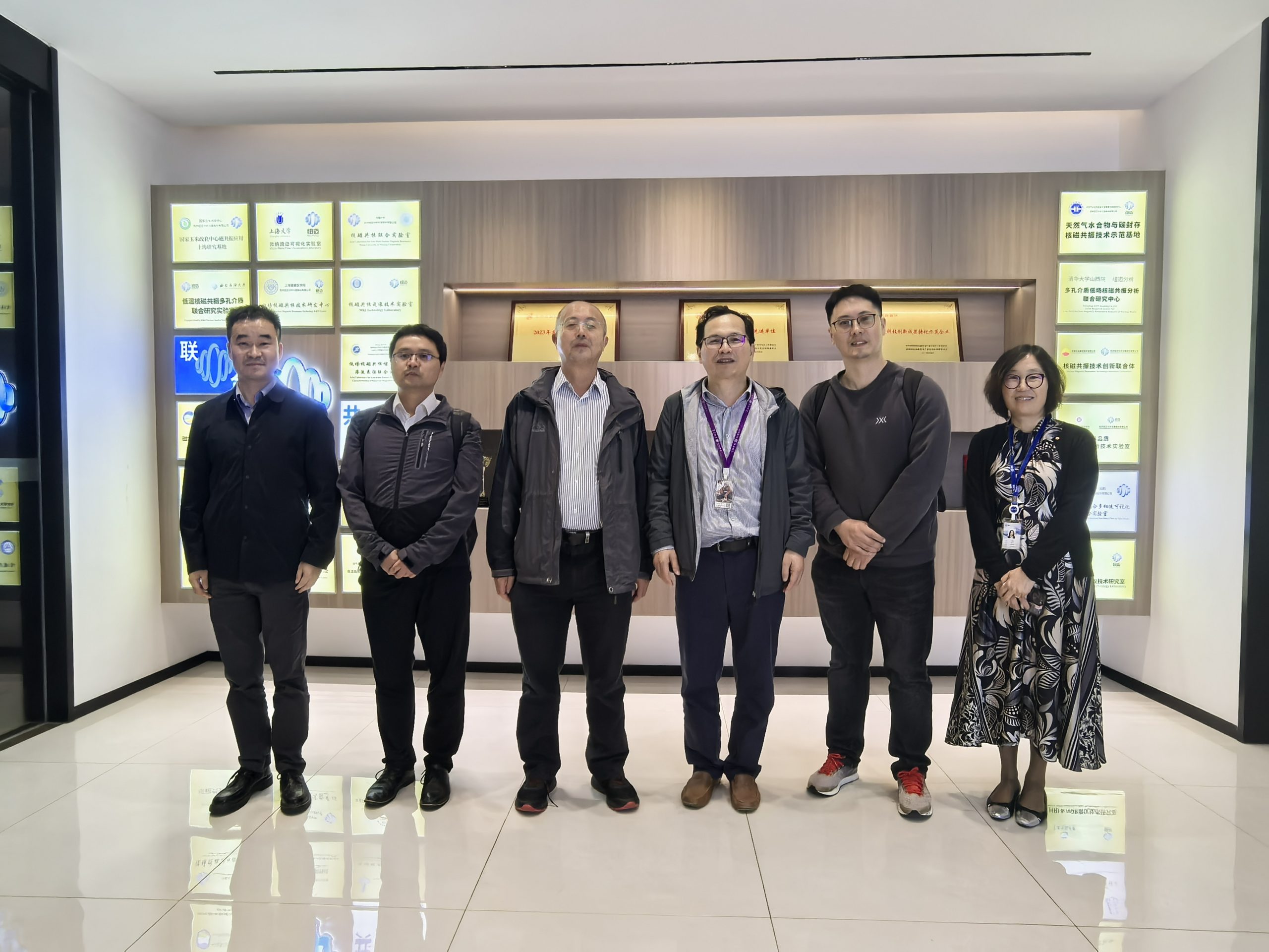 中国石油长城钻探卢毓周高级专家一行到访华体会官方网页版考察指导！