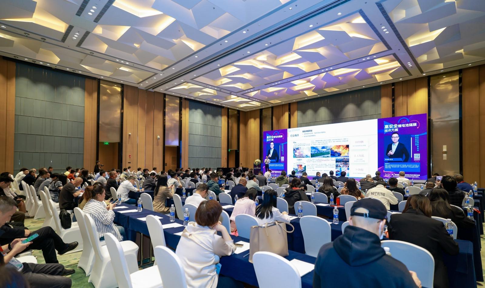 华体会官方网页版分析展·风采|华体会官方网页版分析亮相2025新能源电池膜材料论坛，引领低场核磁技术革新风潮